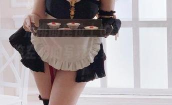 说真的，后排的座位上也能发现Alina Becker这空姐的写真全集，谁让人好奇呢！
